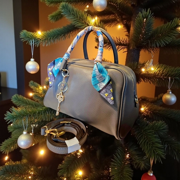 Price Drop!! Genuine Leather Warm Grey Barrel Bag by Divina Firenze NWT - Picture 3 of 8